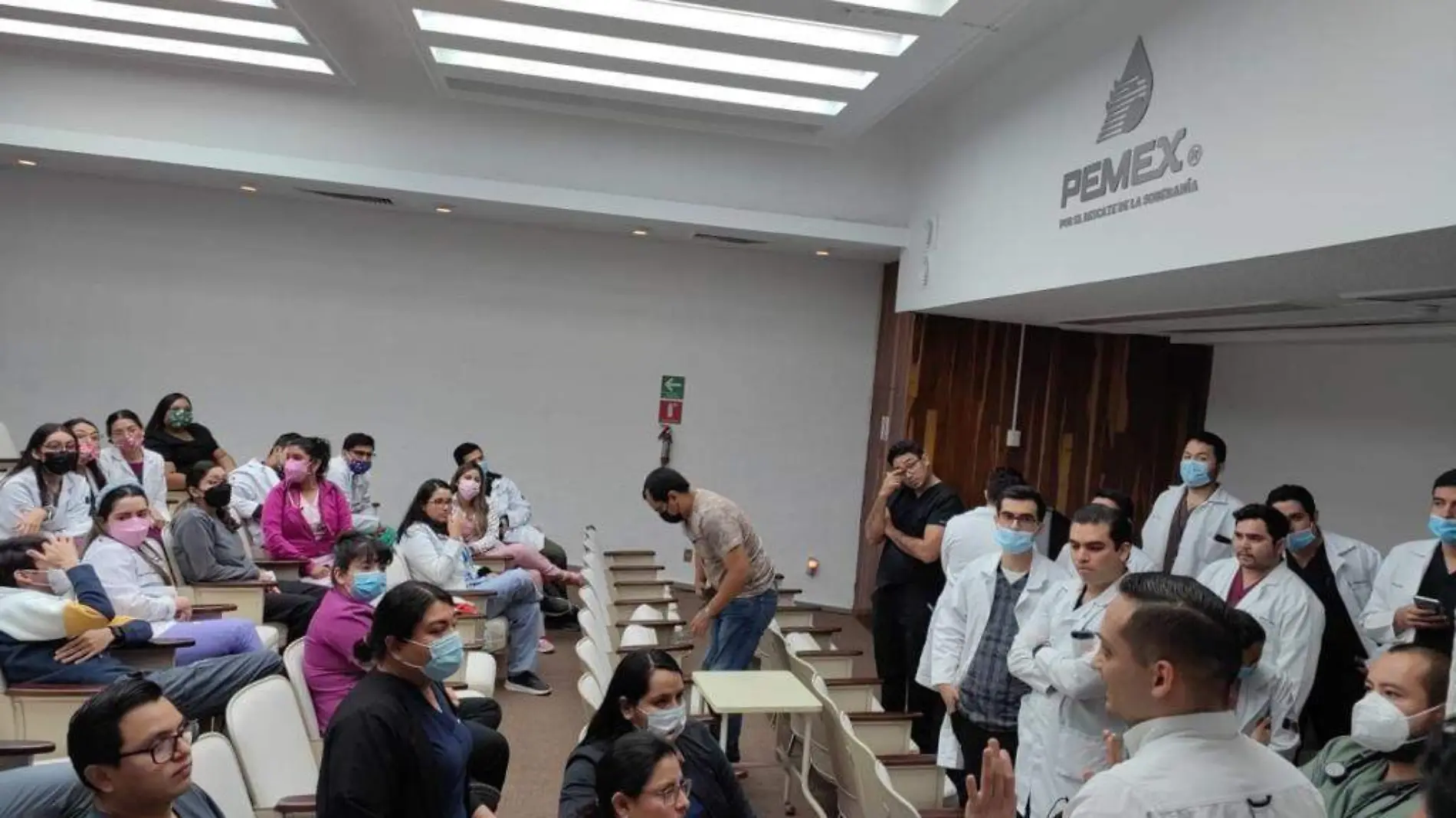 Médicos residentes del Hospital Regional de Pemex del municipio de Ciudad Madero, se sumaron a la huelga de labores que se está realizando a nivel nacional 